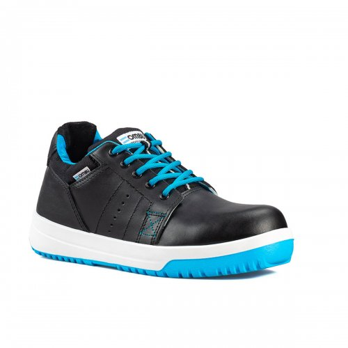 Vista frontal de la zapatilla OMBU Sneaker con etiqueta OMBU
